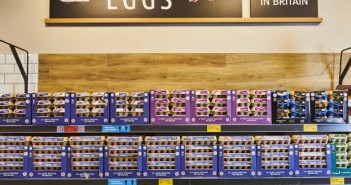Aldi to stop using plastic egg packaging aldi egg packaging