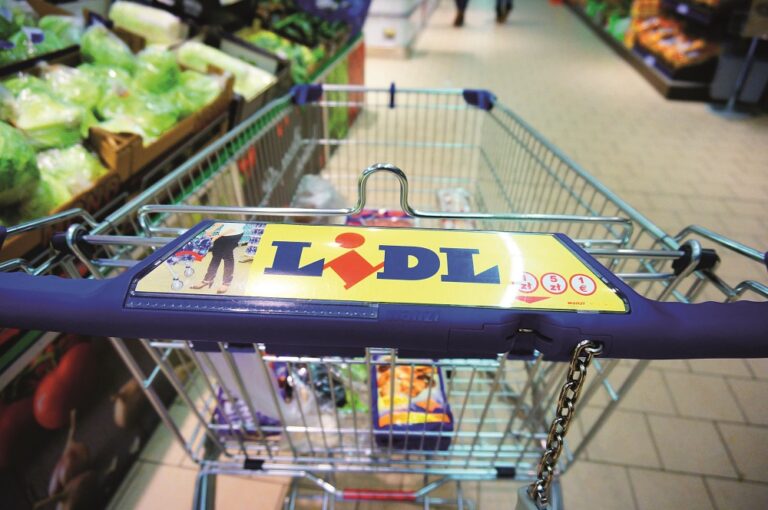 A month of moderation for the grocery sector