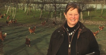 Sci-Tech becomes the first UK laboratory to link with Eggbase Anne Fleck with poultry & iPad